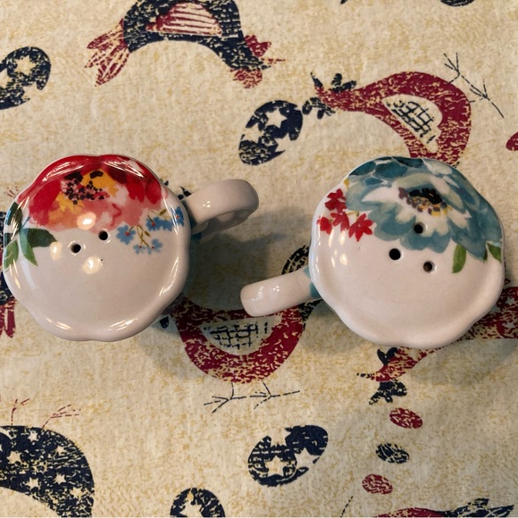 The Pioneer Woman Melody Teacup Salt and Pepper Shakers - Picture 3 of 3
